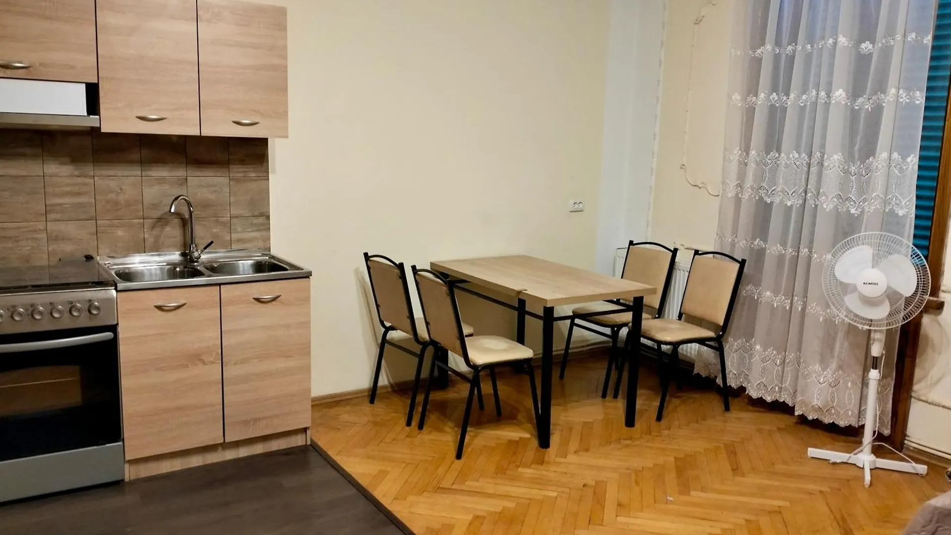 Long Tree Hostel - Comfy Mattress 0*, Tbilisi