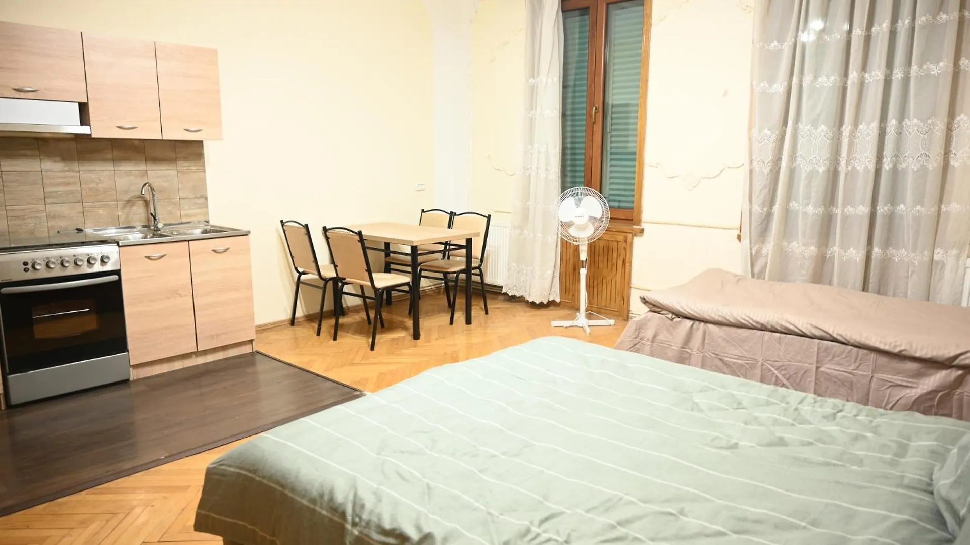 Long Tree Hostel - Comfy Mattress Tbilisi